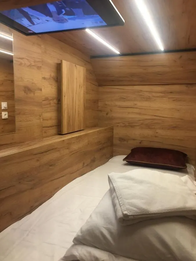 1St Prague Capsule Hostel Old Town